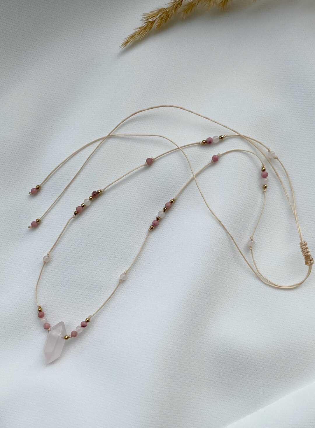 Naszyjnik z Kwarcem Różowym i Rodonitem - Subtelna biżuteria dla eleganckiego wyglądu