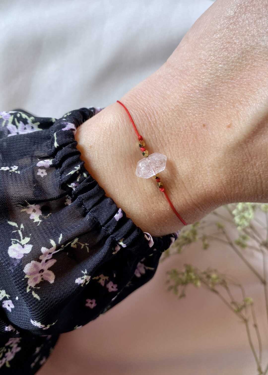 Czerwona bransoletka szczęścia z Kryształem Górskim - Wyjątkowa biżuteria dla pozytywnych wibracji